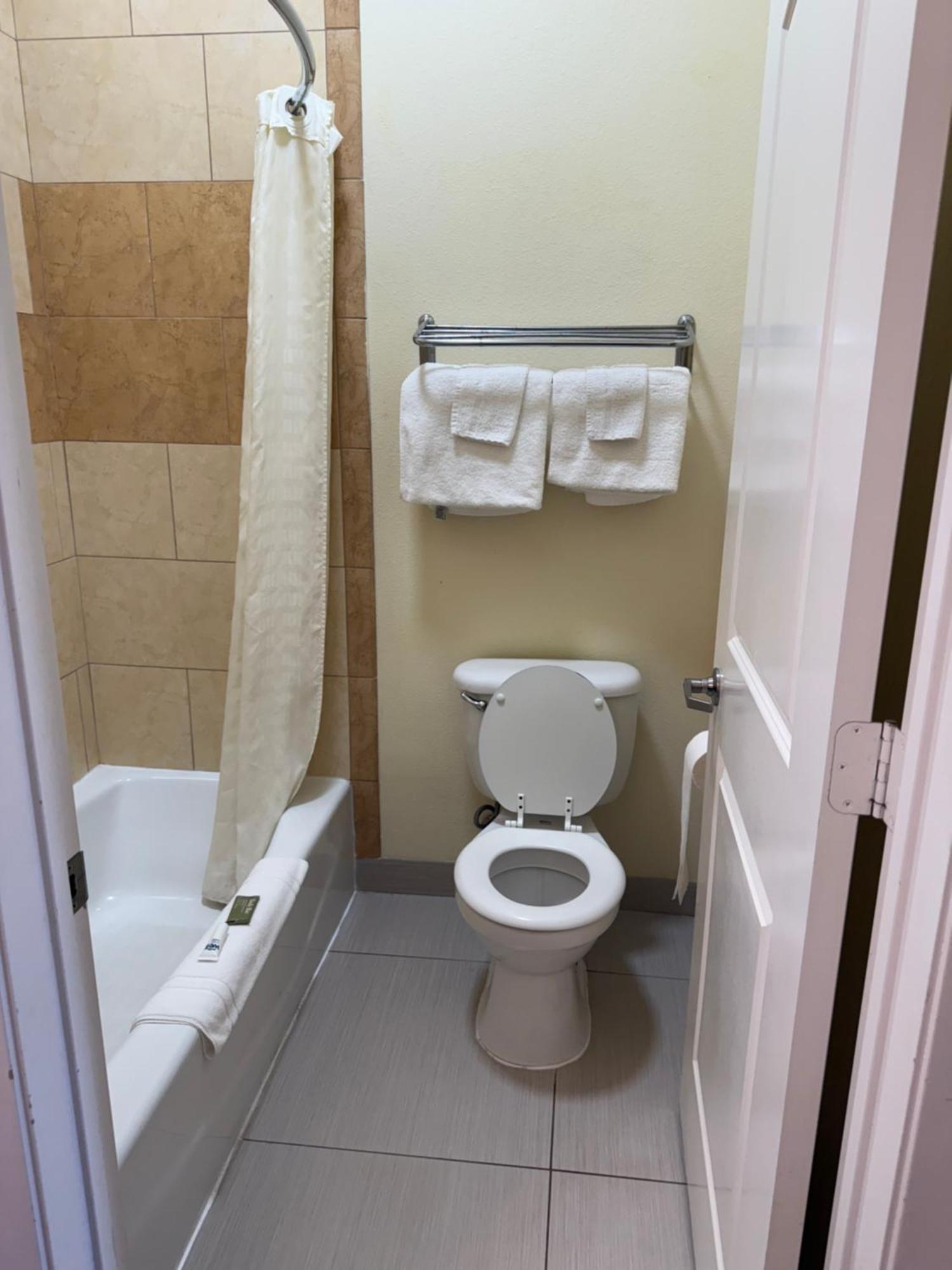 Executive Inn And Suites Pittsburg Екстер'єр фото